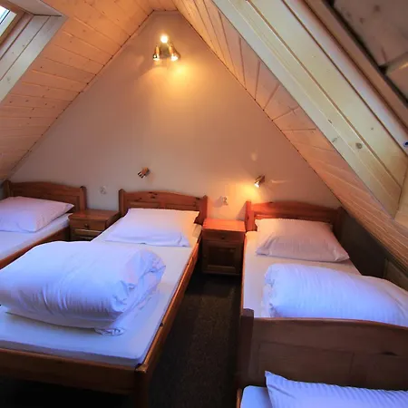 Nad Stawem Farm stay *