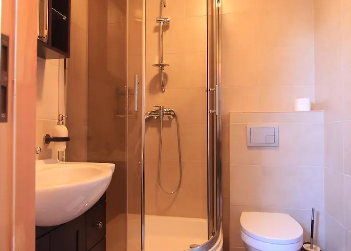 Nad Stawem Gospodarstwo agroturystyczne *