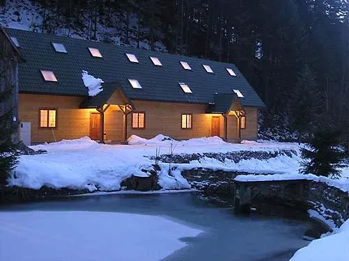 Nad Stawem Gospodarstwo agroturystyczne *